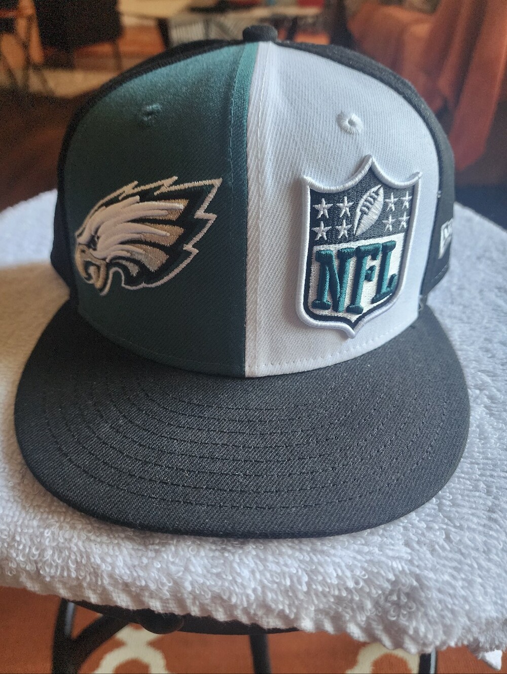 Mew Era Eagles 59Fifty sz8 fitted hat